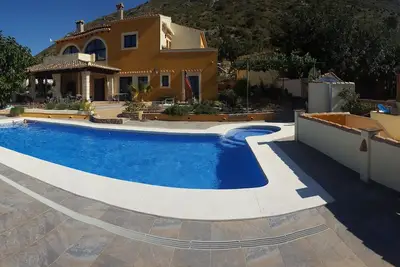 Image de Finca avec grande piscine et jardin, en périphérie de la ville, tranquille
