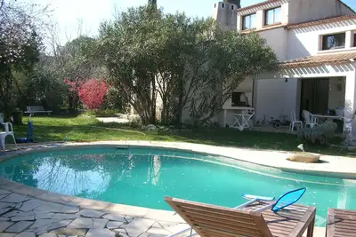 Image de Montpellier villa 8 personnes dans un quartier calme, piscine privée