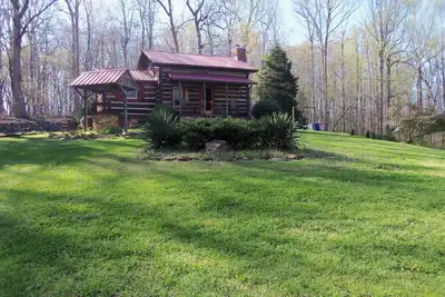 Image de Une ancienne cabane américaine authénique située dans une ferme de 85 acres à Nc Foothills.