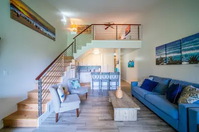 Image de Magnifique Condo Nouvellement RÉNOVÉ! Ac Dans Le Condo Entier! ! !