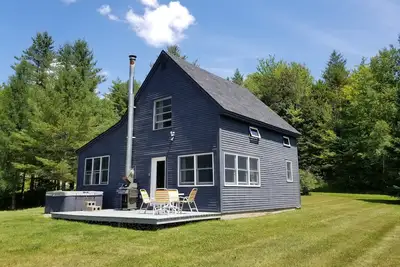 Image de Maison de campagne très privée, acceptant les chiens avec bain à remous sur une belle prairie de 10 acres