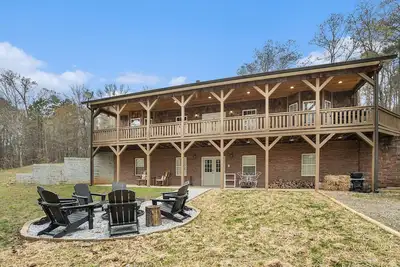 Image de Grande maison spacieuse près de LakePoint et du lac Allatoona
