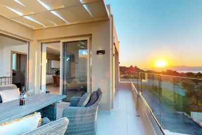 Image de Villa Liberty et Freedom avec héliport privé et piscines!