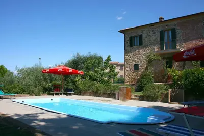 Image de Belle villa avec piscine privée située dans le territoire vallonné de Valdichiana, à environ 1 km du