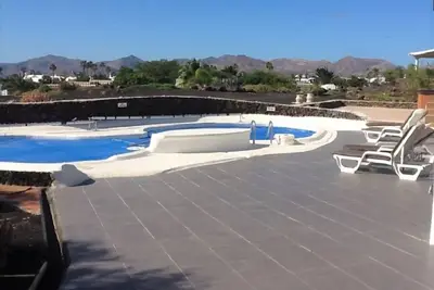 Image de Villa individuelle avec vue imprenable sur la montagne et la mer, grande piscine et bain à remous en contrebas