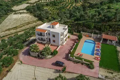 Image de Family Friendly villa private pool, Children Area, Bbq, Garden, 5km to the beach