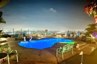 Image de Hou la la! Piscine privée et spa avec vue sur l'océan / la baie / la ville, la climatisation, le barbecue et plus encore!