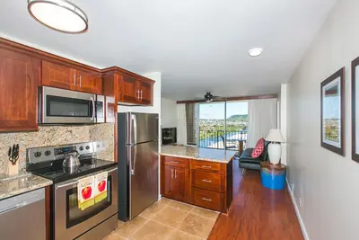 Nouvellement rénové Condo avec la montagne et de l'eau Vues au coeur de Waikiki