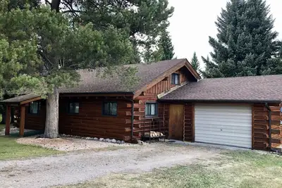 Image de Cabine Sur La RIVIÈRE - 2 Br W / Loft 20 miles de l'entrée Ne de Yellowstone