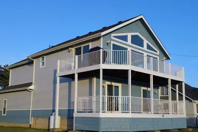 Image de Sandys Pacific Beach House, Gameroom, Ocean Views, à pied de la plage, les chiens sont les bienvenus!