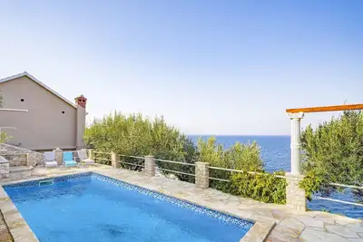 Image de Maison de vacances privée avec piscine privée, climatisation, Wifi, Tv, terrasse, parking