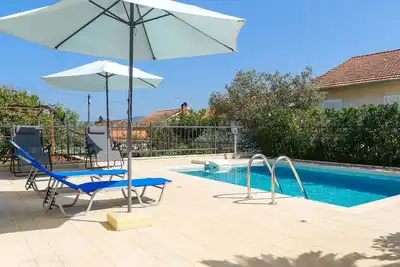 Image de Merveilleuse maison de vacances avec Wifi, climatisation, piscine privée, Tv, terrasse et parking
