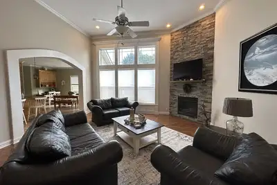 Image de Sports Fans 5 Chambre | 3 salles de bain | 16 couchages! À seulement 12 min de Mizzou | Petit déjeuner