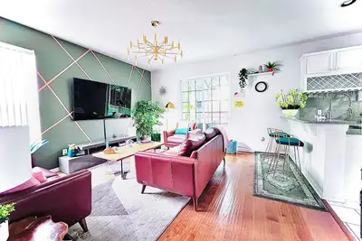 Image de Grande Maison De Piscine. 2min Universal. 8mois Disney!