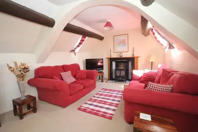 Image de Les femmes de ménage, 4/5 personnes, propriété de caractère avec poutres apparentes près des Quantock Hills.
