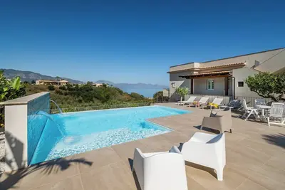 Image de Villa DellAcqua: Infinity Pool with Sea View