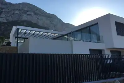 Image de villa luxueuse et ultramoderne avec une vue magnifique