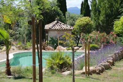 Image de Grand mas familial de charme entre mer et montagne.