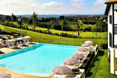 Image de Appartement charmant avec piscine et parking Ă Arcangues