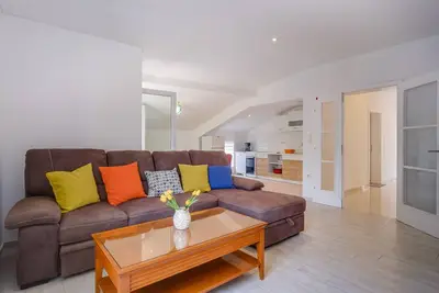 Image de Appartement de trois chambres avec la terrasse Mali Losinj, Losinj (A-16019-a)