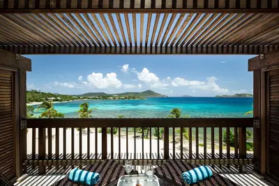 Image de Sapphire Beachfront Villa rénovée 1200 Sq. Ft Wi-Fi gratuit haute saison en vente!