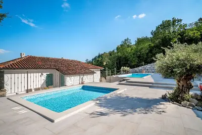 Image de Belle maison de vacances pour 6 personnes avec piscine privée, Wifi, climatisation, Tv et terrasse