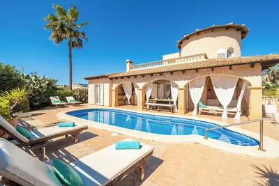 Image de Villa avec piscine, jardin et chill out Ă 400 mt. Plage Son Serra de Marina