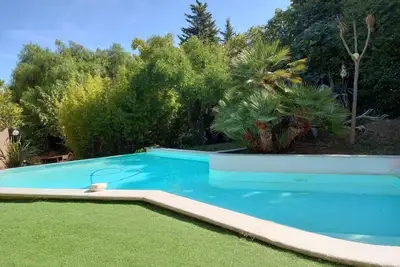 Piscine, climatisation, 3 chambres, idéal vacances et détente