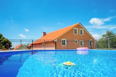 Image de Confortable appartement pour 4 personnes avec Wifi, piscine, Tv, terrasse et animaux admis