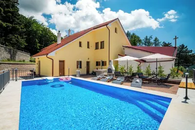 Image de Joli appartement pour 4 personnes avec Wifi, piscine, Tv, terrasse et animaux admis