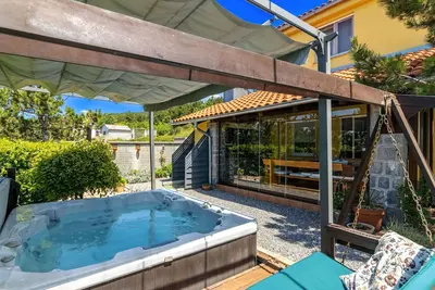 Image de Maison de vacances privée avec piscine privée, climatisation, bain à remous, Wifi, Tv, terrasse