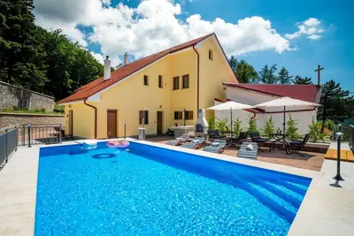 Image de Maison de vacances privée avec Wifi, piscine privée, Tv, terrasse, animaux admis, parking
