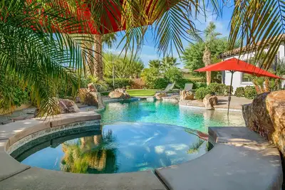 Image de 'Villa Blanca' 6 Bedroom Getaway with Resort Amenities!