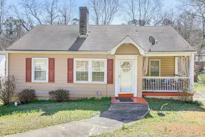 Image de Nouveau! Dog Friendly Atlanta Home 5 Miles to Downtown