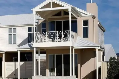 Image de Villa Grenada, escapades à la plage d'Adinga, une propriété en bord de mer de l'Esplanade