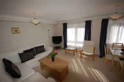 Image de Une Charmante 2 Chambre 2 Salle de Ville Appartement dans pittoresque Localisation