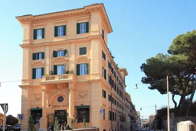Image de Rome: avec Obelisk-10 sont très proches du Colisée, les Forums impériaux, la Basilique Saint-Jean. . . et Metro