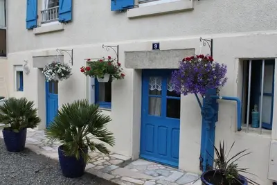 Image de A 20 mètres de la plage les pieds dans l'eau. appartement dans maison de pecheur