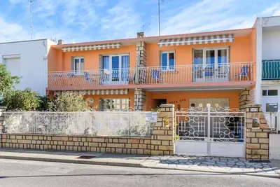 Image de Appartement bien équipé, à 150 mètres de la plage et du centre ville.