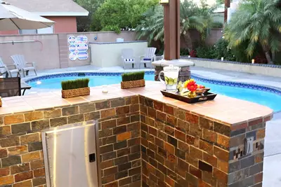 Image de Incroyable grande maison familiale avec piscine, 1 mille Ă Disney