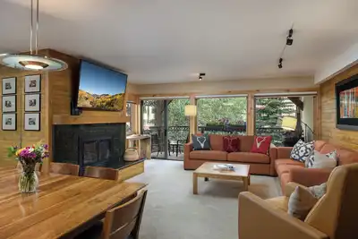 Image de Coeur de village, marche vers les pistes | Montaneros à Vail | M202