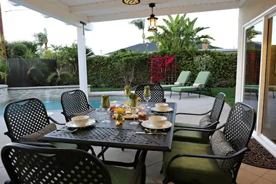 Image de Fabuleux 6 chambres (3 suites de maître), 4 piscine de bain w / Jacuzzi home