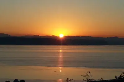 Image de Retraite des amoureux de la nature avec une vue incroyable sur les voies de navigation et les cascades