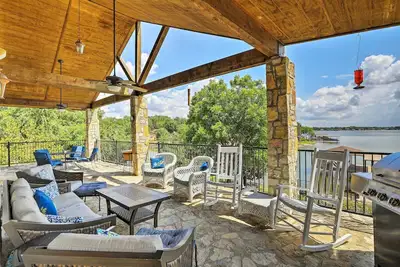 Image de Lakefront Granbury Accueil w / Dock, Kayaks et vues!
