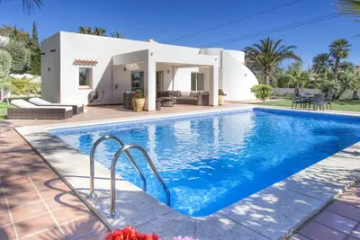 Image de Maison de vacances privée avec climatisation, piscine privée, Wifi, Tv, terrasse, vue panoramique