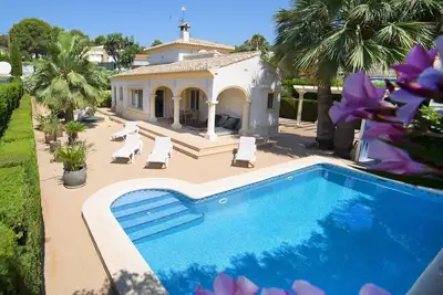 Image de Maison de vacances privée avec Wifi, piscine privée, climatisation, Tv, terrasse, parking