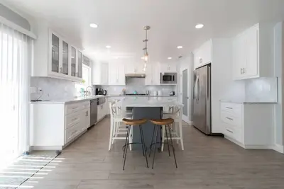 Image de Escapade moderne dans un ranch house, une vue imprenable sur la montagne et les étoiles! Sur 100 acres