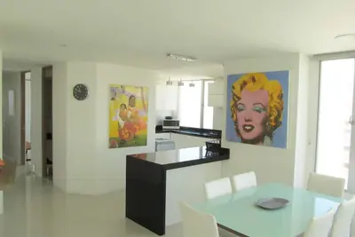 Image de Spacieuses et élégantes Oceanfront Appartement