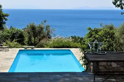 Image de Endroit spectaculaire, Villa Serene Sea Side avec piscine près du Temple de Sounion