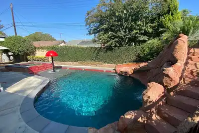 Image de Funtierland + Maison d'Andy + Promenade Ă Disneyland + Piscine + Netflix